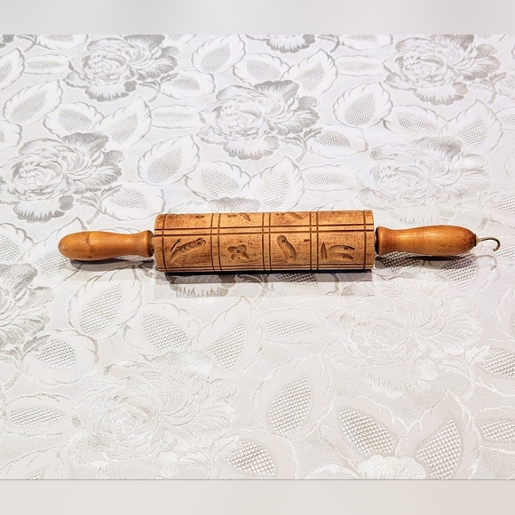 Vintage wood rolling pin cookie mold. From Germany - Picture 4 of 10